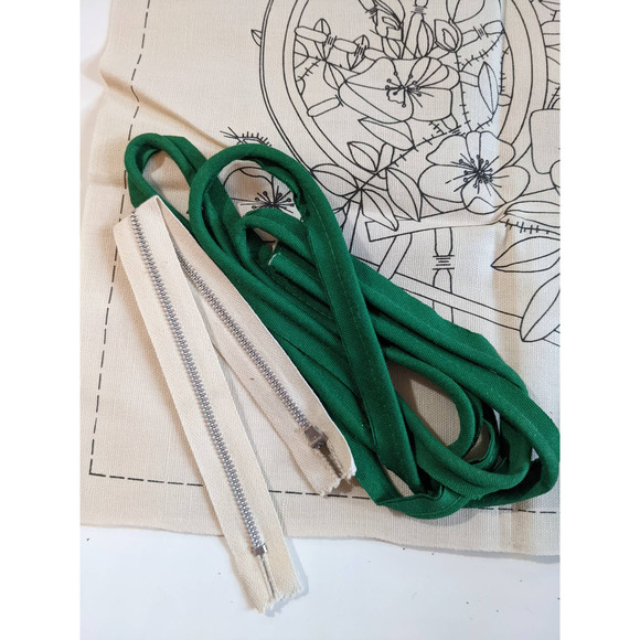 Vintage 70's Crewel Embroidery Pillow Kit, Roses and Spinning Wheel, Avon Crafts - Picture 6 of 10